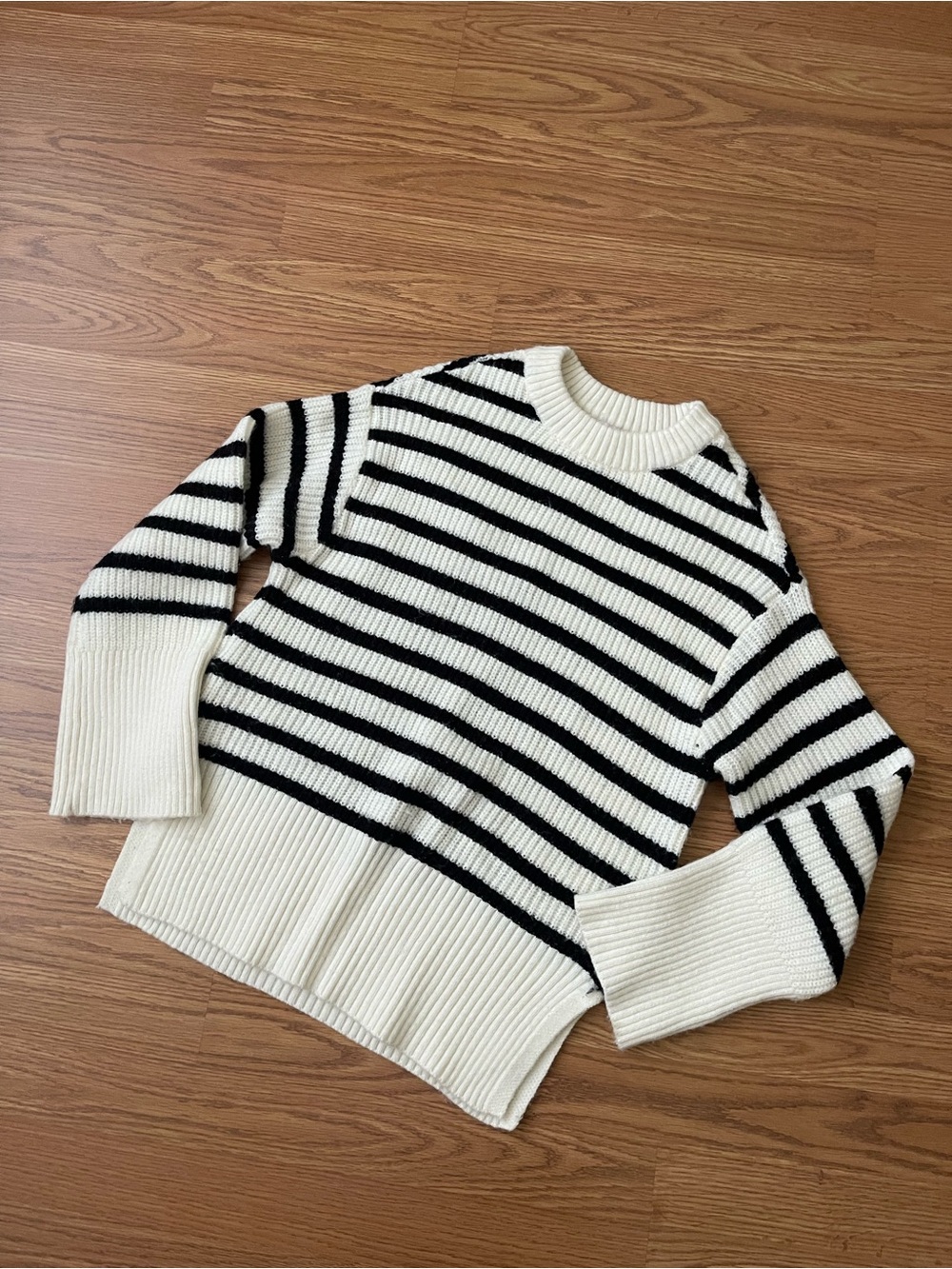 Lark+Grey White Striped Crewneck Sweater size small softgirl classic Americana